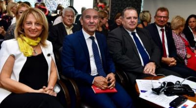 Kadınlar iş hayatındaki rollerini artırmak için toplandı