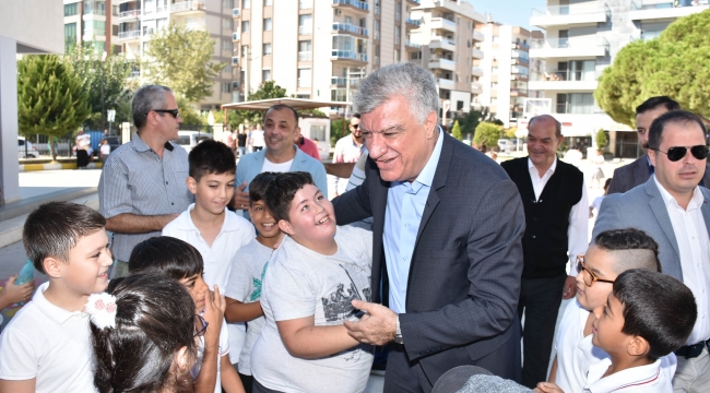 Narlıdere’de 500 öğrenciye kırtasiye yardımı