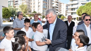 Narlıdere’de 500 öğrenciye kırtasiye yardımı