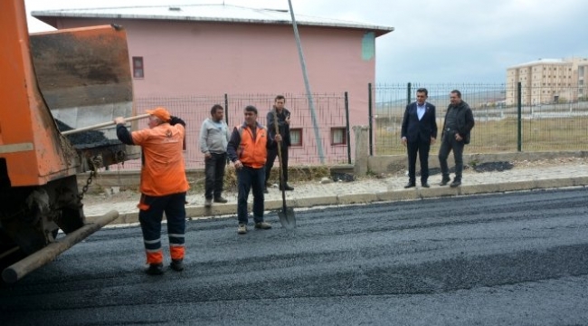  Ardahanlının çilesi haline gelmiş hastane yoluna asfalt atıldı.