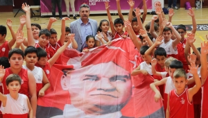 Bayraklı Ata’sını andı