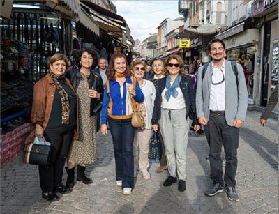 CHP'li başkan eşleri