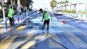 İzmir Büyükşehir Belediyesi’nden trafik çizgileri yenilemede örnek uygulama
