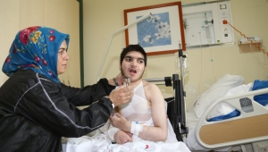 Ardahan'da Sara nöbetinde üzerine kaynar su dökülen epilepsi hastası genç yaralandı