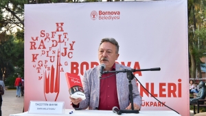 Tacettin Bayır kitabını Bornova'da imzaladı