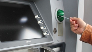 Yeni kimlikle ATM’den para çekilebilecek