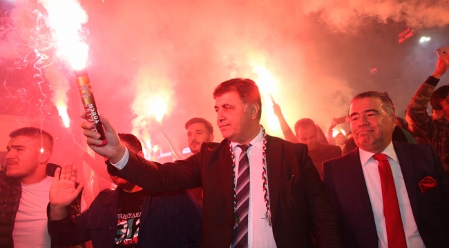 Yer, gök yeşil kırmızı