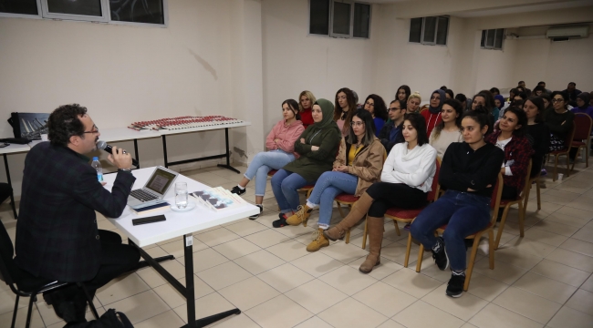 Bayraklı’da gençler yazarlarla buluşuyor