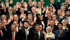 Bomba iddia: Davutoğlu ile görüşen belediye başkanları var