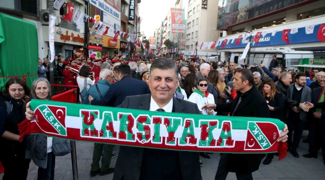 Dünya Karşıyakalılar Günü’ne muhteşem kutlama! Yer gök yeşil kırmızıya boyandı