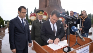 İzmir halkı Devrim Şehidi Kubilay ve arkadaşlarını unutmadı
