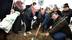 İzmirliler fidan dikim şenliğinde buluştu
