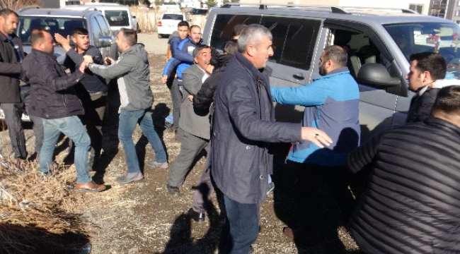 Kars'ta kız kaçırmaya çalışan gence linç girişimi!