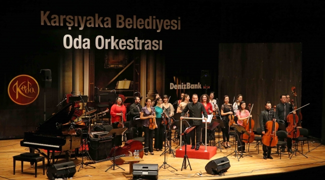 Karşıyaka yeni yılı müzik şöleniyle selamladı 