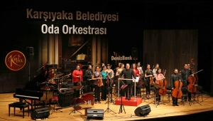 Karşıyaka yeni yılı müzik şöleniyle selamladı 
