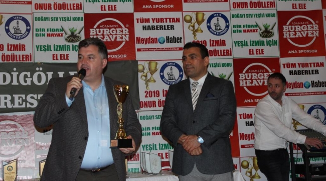 KINIK BELEDİYE BAŞKANI SADIK DOĞRUER ÖDÜLÜNÜ ALDI 