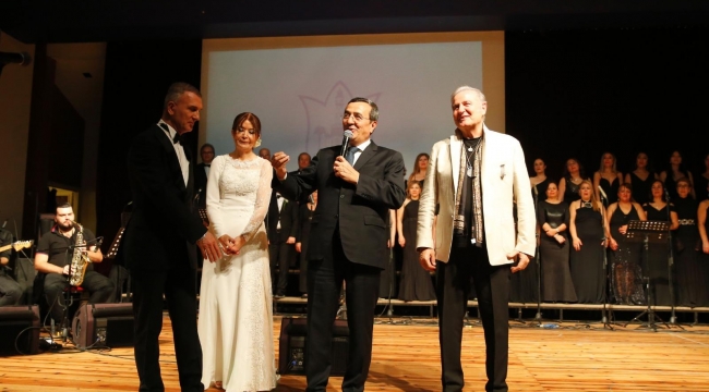Konak’ta Erdura ile nostalji rüzgarı esti
