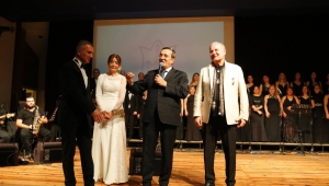Konak’ta Erdura ile nostalji rüzgarı esti
