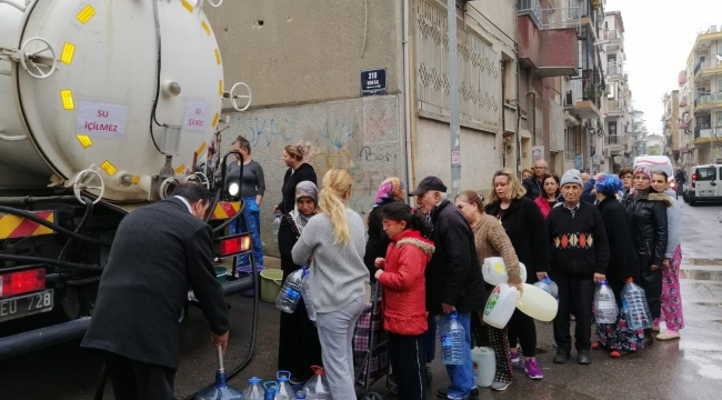 Konak’ta tankerle su desteği devam ediyor