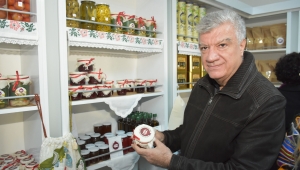 Narlıdere’nin ‘el emeği ‘ marketine yoğun ilgi