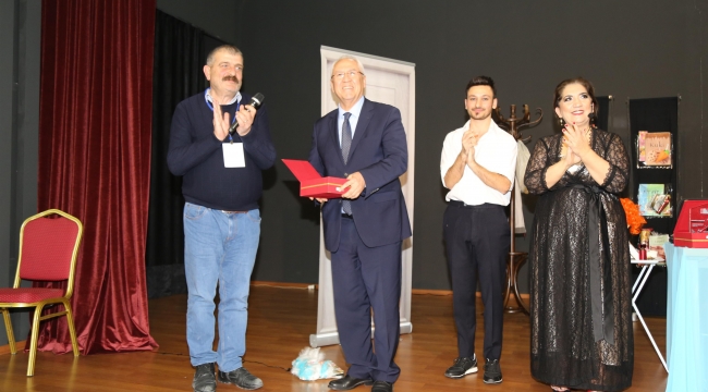 Şişman Güzeldir' Karabağlar'da sahnelendi
