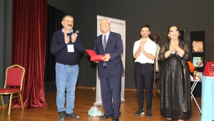 Şişman Güzeldir' Karabağlar'da sahnelendi