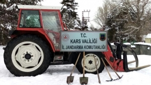 Traktörle kaçak kazı yapan 6 kişi yakalandı