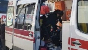 Ardahan'da halı sahada futbol oynarken kalp krizi geçiren polis memuru yaşamını yitirdi.