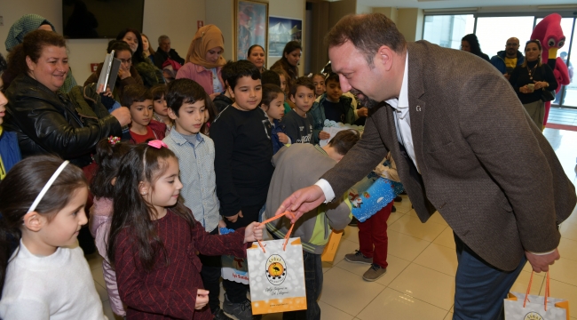 ÇİĞLİLİ ÇOCUKLAR TATİLE EĞLENEREK GİRDİ