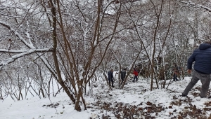 Karda yoldan çıkan minibüs şarampole uçtu: 5 yaralı