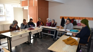 Narlıdere Belediyesi'nden Okuma Yazma Kursu