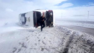 Yolcu otobüsü devrildi: 13 yaralı