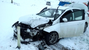 Otomobil ile kamyonet çarpıştı: 5 yaralı