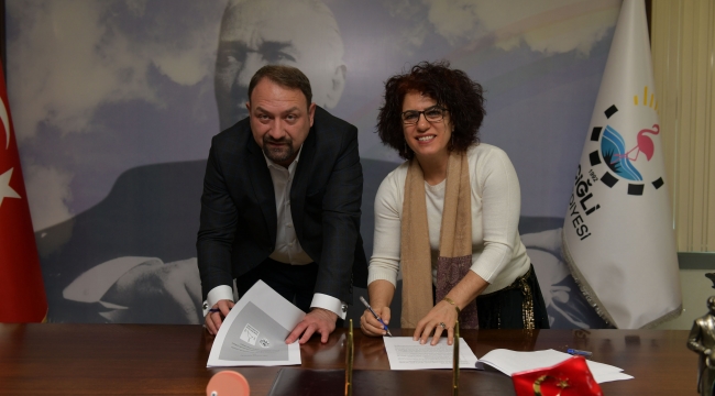 Başkan Gümrükçü kadınlar için iki protokole daha imza attı