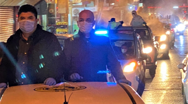 Başkan Kılıç’tan gece mesaisi: Araca bindi sokakları ilaçladı 