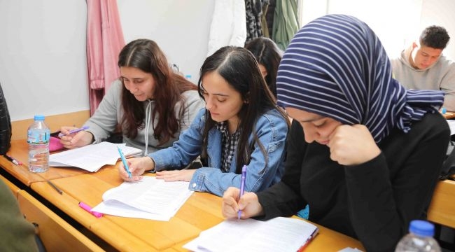 BAYSEM'li öğrencilere memnuniyet anketi
