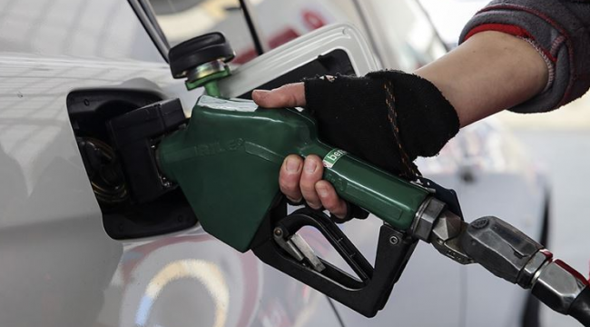 Benzine indirim motorine zam bekleniyor