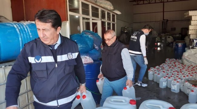 Buca’da koronavirüs denetimleri tam gaz: Kaçak el dezenfektanı ve yüz maskesi baskını