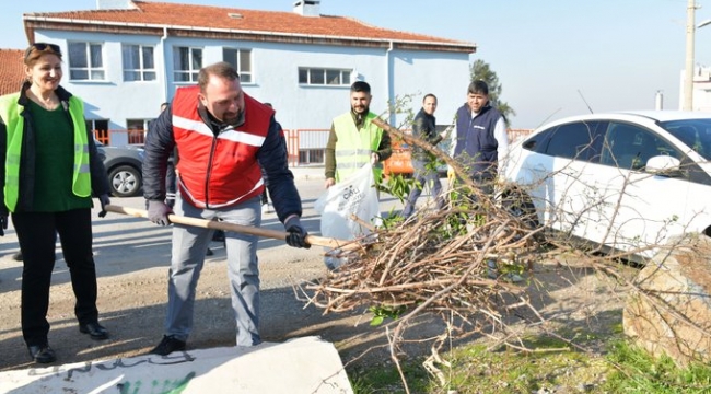 Çiğli’de pazartesi temizliklerine devam 