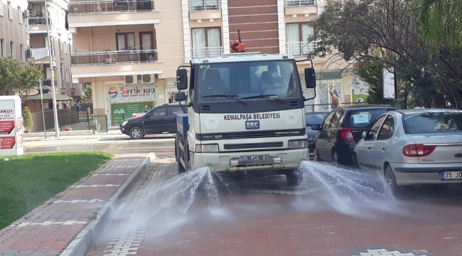 Kemalpaşa’da sokak ve caddeler dezenfekte ediliyor