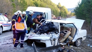  Ticari minibüsle otomobil çarpıştı: 1 ölü, 6 yaralı