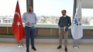 Çiğli Belediyesi Koronavirüse karşı Temassız Numune Kabini üretimine başladı