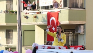 Efes Selçuk'ta Bayram Balkonlardan Taştı