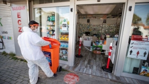 İzmir’de atık maske ve eldivenlere özel tıbbi kova