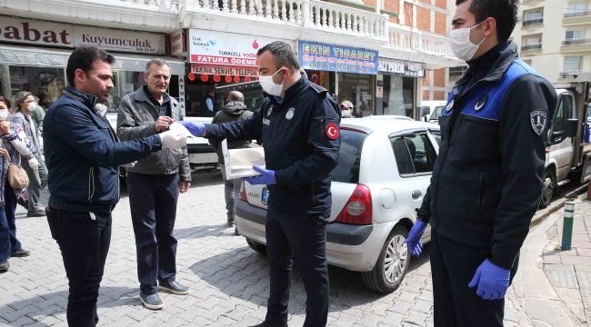 Karşıyaka’nın pazar yerlerinde ‘korona’ denetimi!
