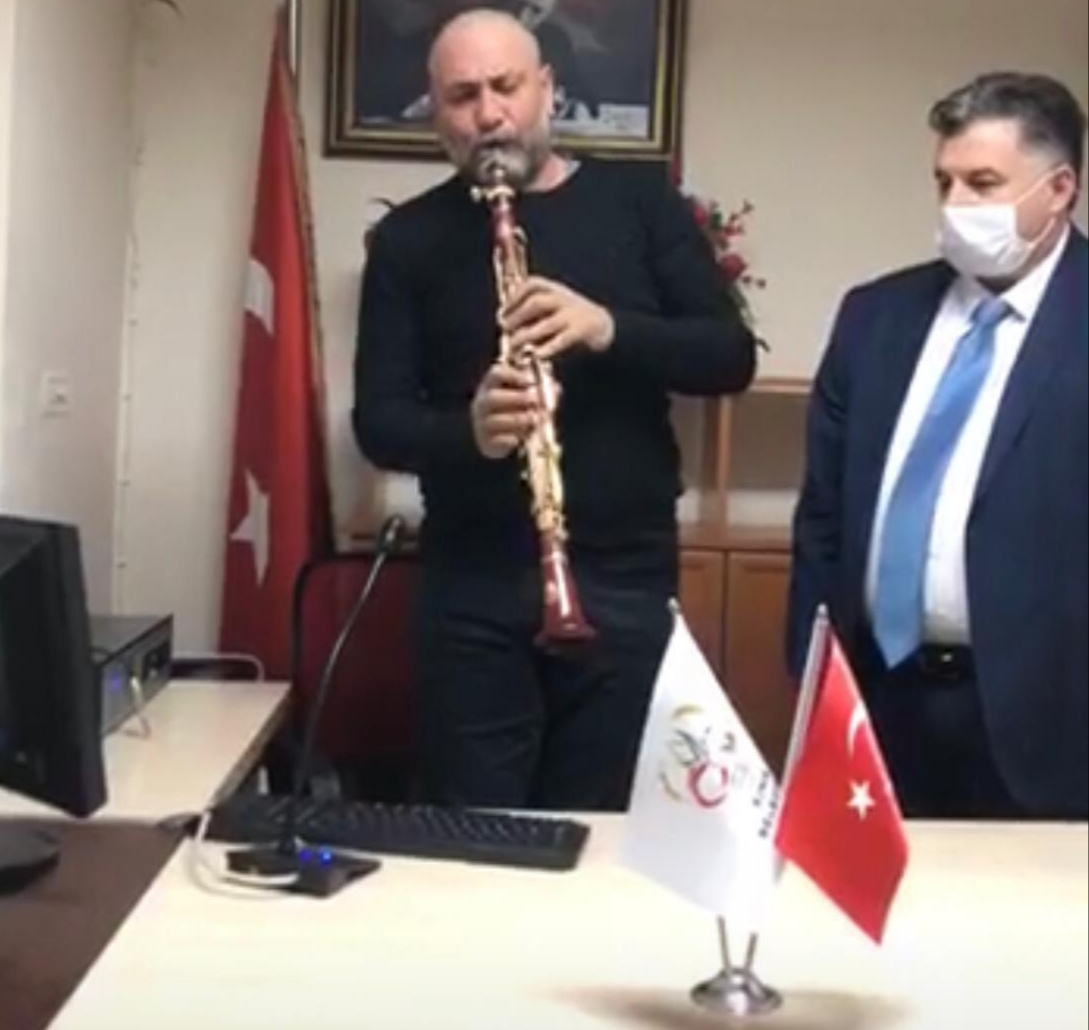 KINIK BELEDİYE BAŞKANINDAN HÜSNÜ ŞENLENDİRİCİ'YE TEŞEKKÜR 