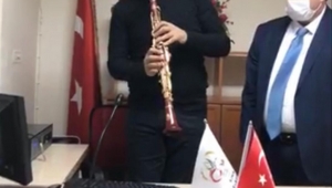 KINIK BELEDİYE BAŞKANINDAN HÜSNÜ ŞENLENDİRİCİ'YE TEŞEKKÜR 