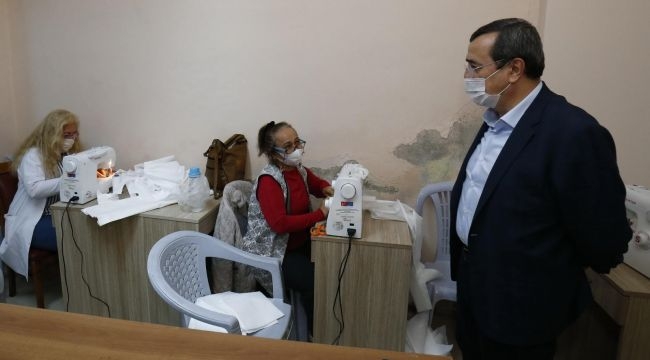 Konak Belediyesi maske üretimine başladı