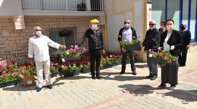 Narlıdere’de balkonlar çiçek açtı!
