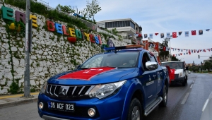 Narlıdere’de coşku balkonlara taşındı